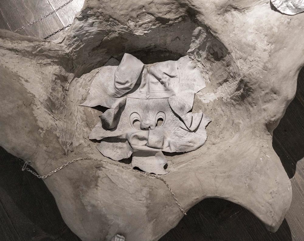 THEY’RE SHARING MEMES YOU COULDN’T EVEN FATHOM — ﻿﻿Karolina Jarzębak at Galeria szara kamienica, Cracow