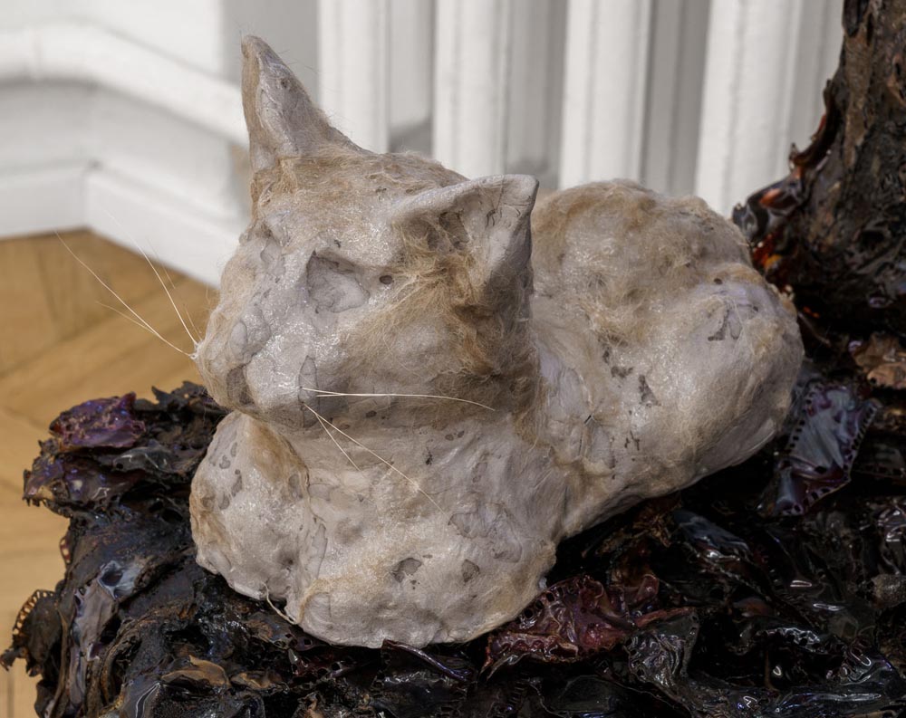 FOOL AROUND WITH SCISSORS — Vanya Venmer at Daipyat gallery, Voronezh