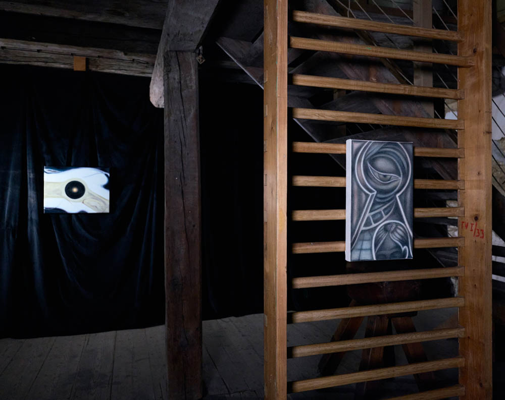 HIT THE DECK — Group show @Únětický špejchar, Únětice