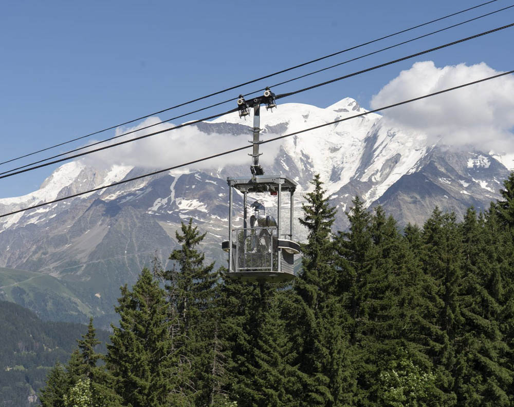 AUGMENTED BODIES — Groupshow @Artocène, Contemporary art biennial, Saint-Gervais Mont-Blanc