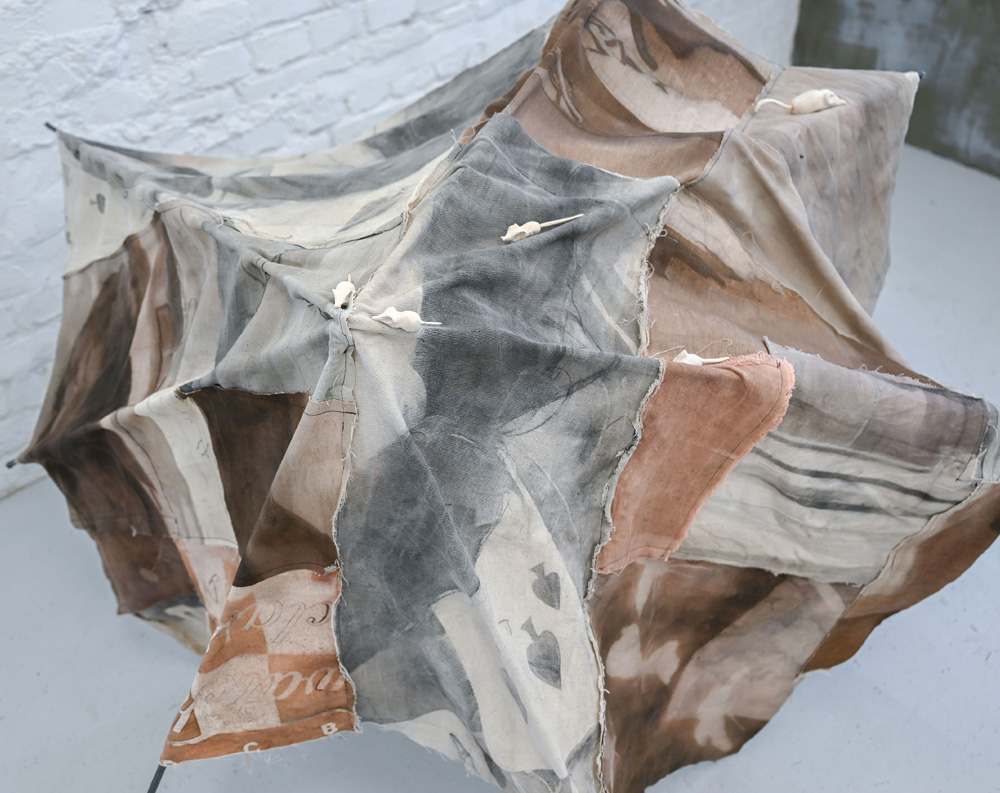 TANGLED IN SHADOWS FROM AN OLD DRAWER — Klaudia Figura @Łęctwo, Poznań